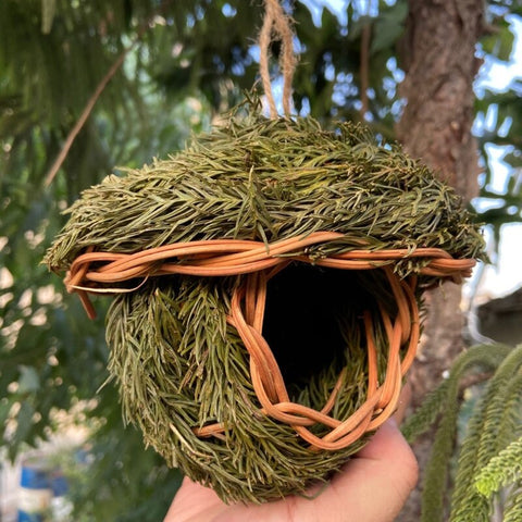 Hand-Woven Bird House Natural Grass Bird Nest Shelter Hut Small Bird Hideaway Outside Sparrows Hanging Parrot Nest Houses Pet B BATACHARLY